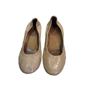 Jasper & Jeera Gilen Heels Beige Patent Leather Elasticized Trim Shoes US 7B